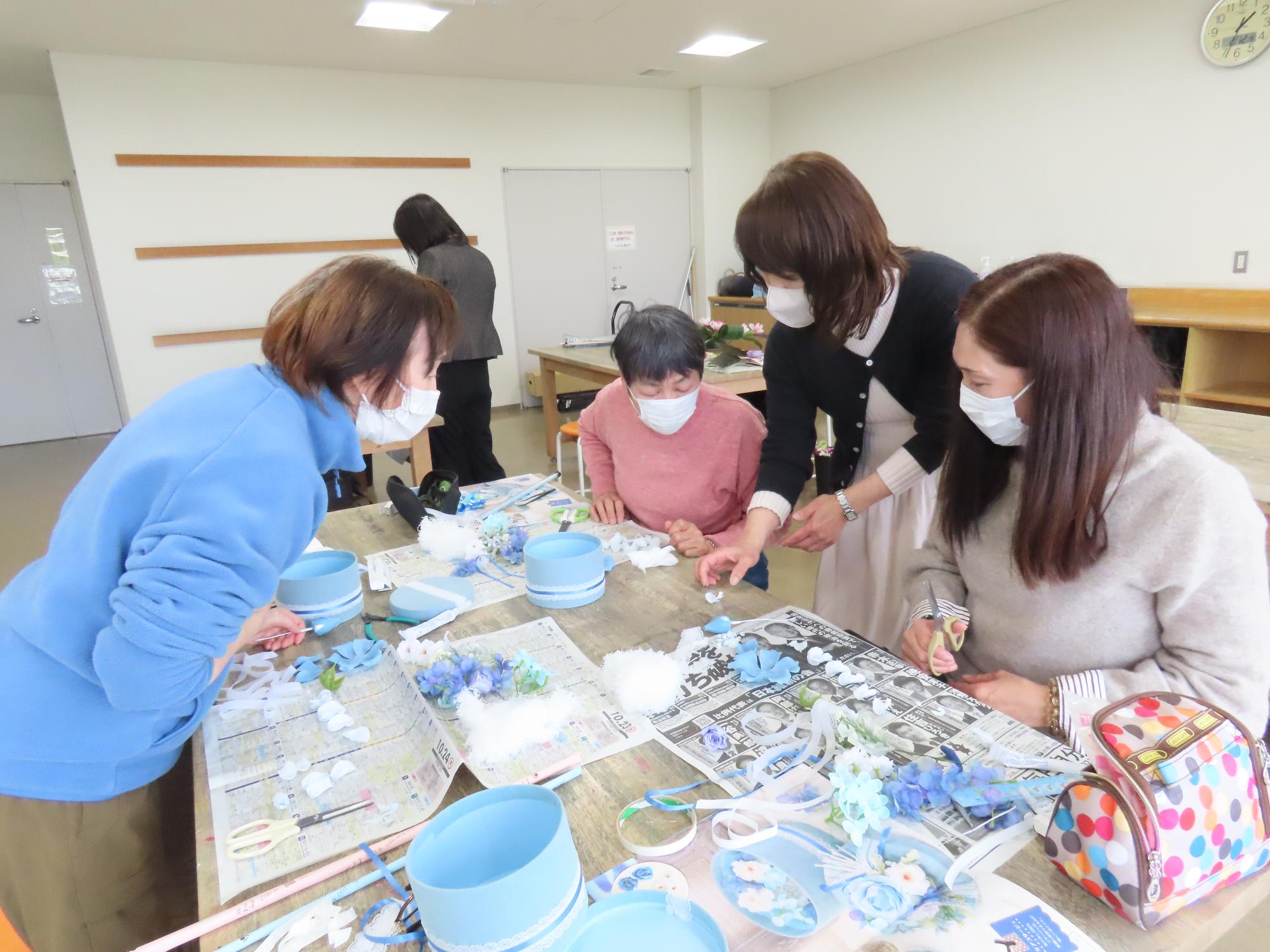 プリザーブドフラワー制作の様子